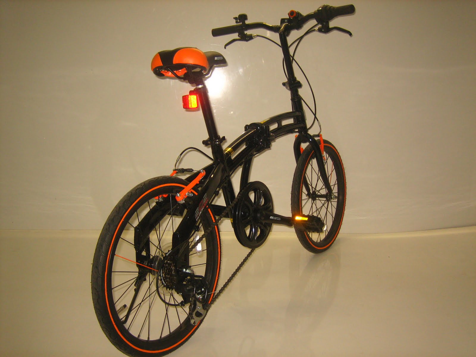 BINTANG HARAPAN: Sepeda Lipat DOPPELGANGER 202 Black Max